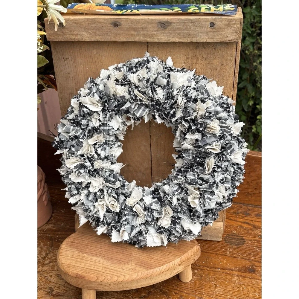 Handmade Farmhouse Rag Wreath Cotton Black & White With Straw Back 13